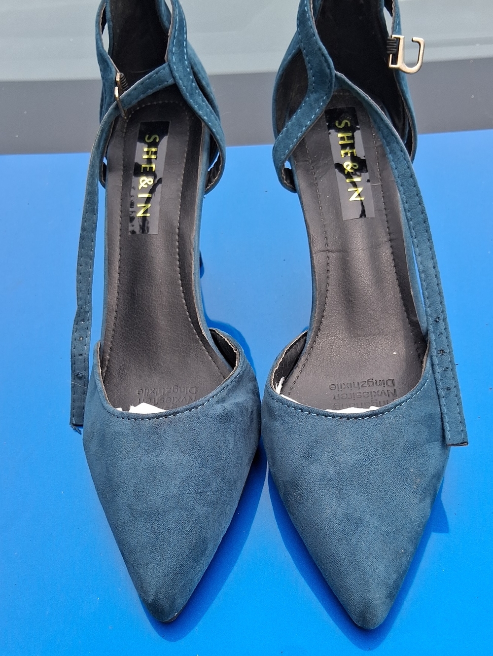She & In heels - Picture 8 of 11